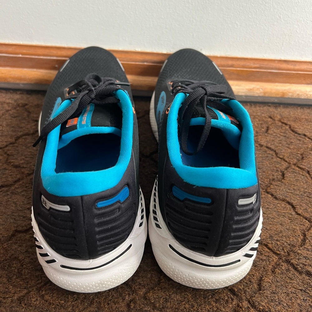 Men’s Brooks Adrenaline GTS 22– Black and Blue Athletic Shoes - Picture 5 of 7